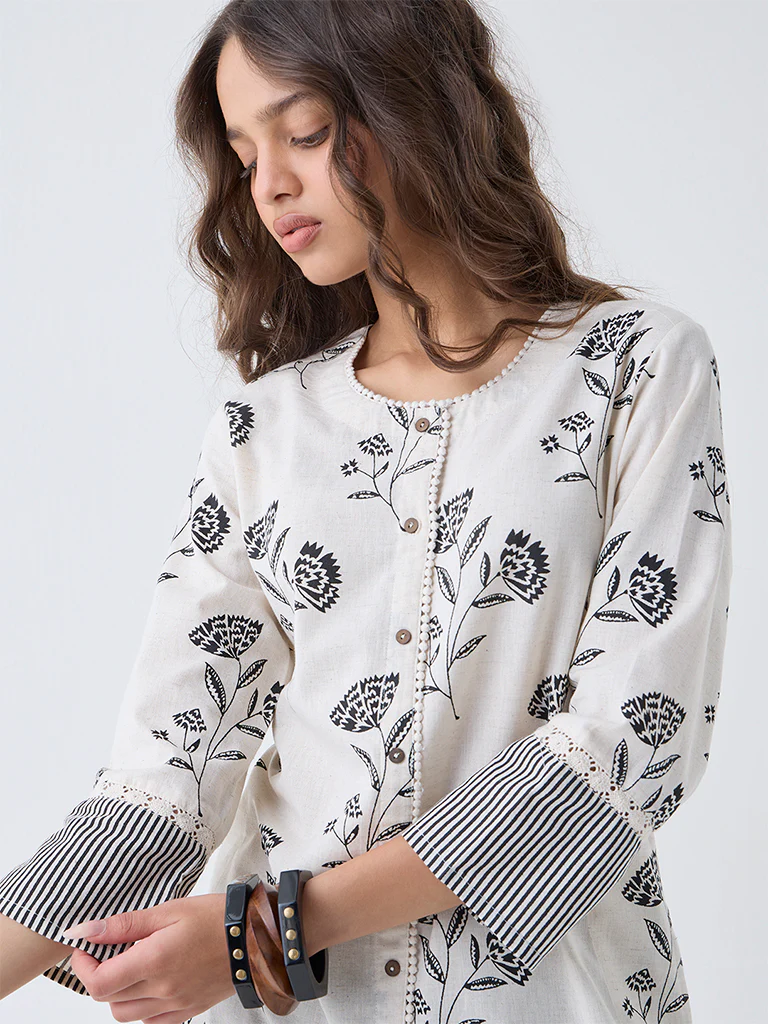 Utsa Off-White Floral Pattern Cotton-Blend A-Line Kurta - Image 3