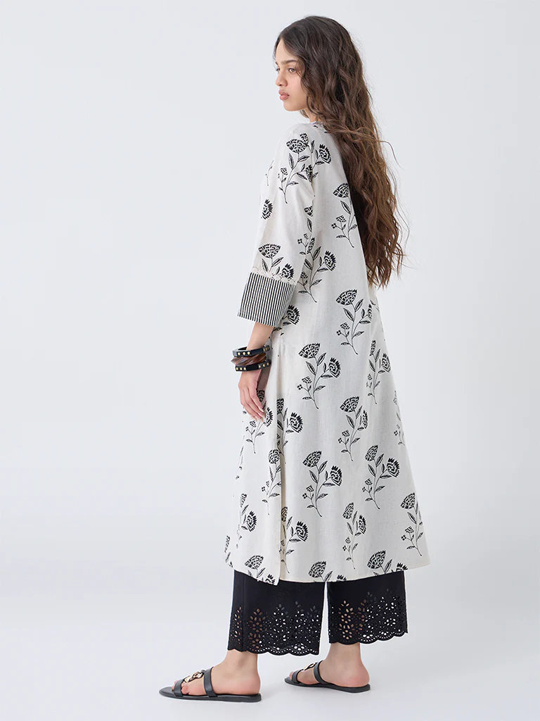 Utsa Off-White Floral Pattern Cotton-Blend A-Line Kurta - Image 4