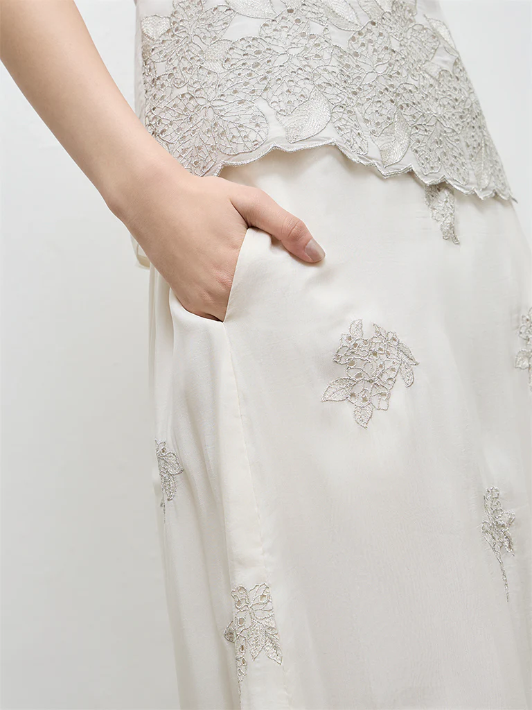 Vark White Floral Embroidered Skirt - Image 3