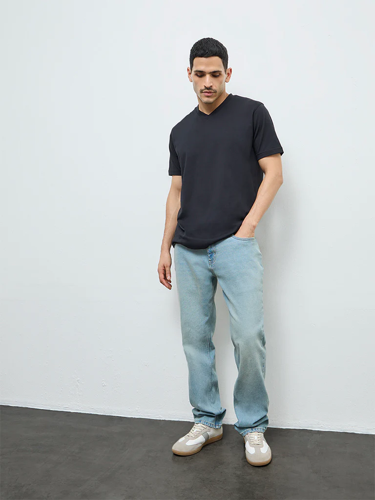 WES Casuals Black Solid Slim-Fit Cotton T-Shirt - Image 3