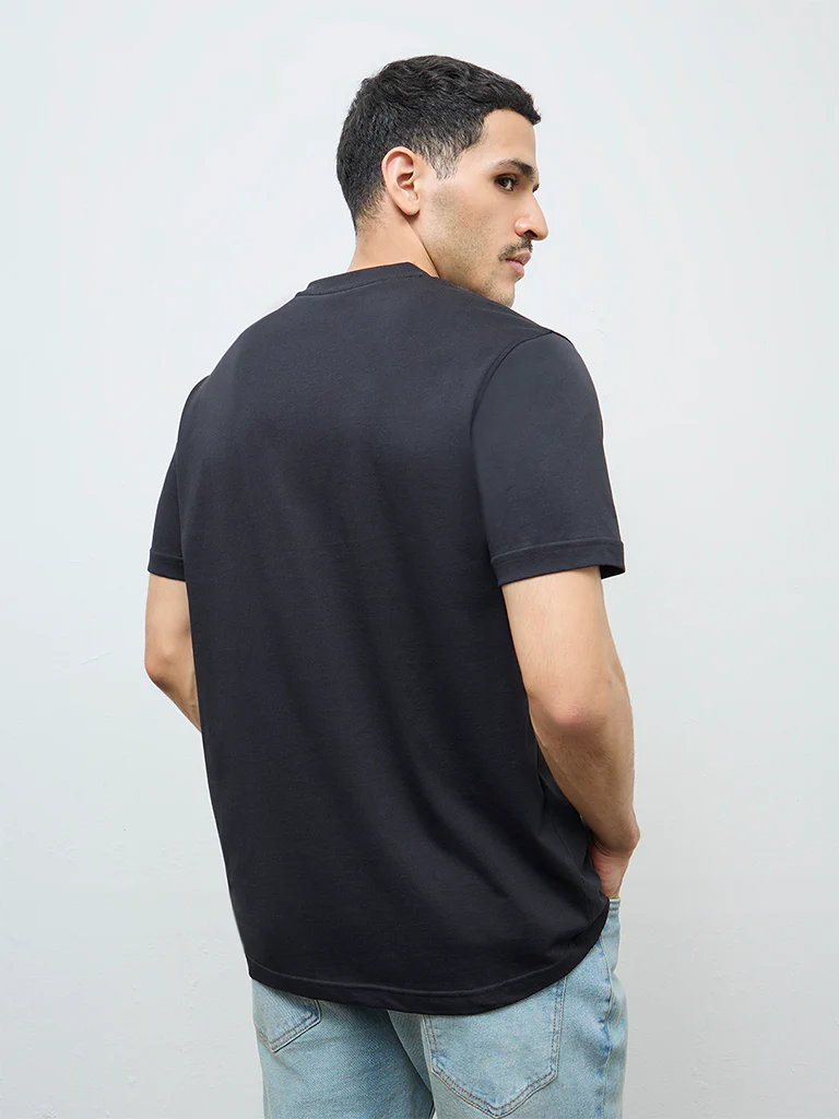 WES Casuals Black Solid Slim-Fit Cotton T-Shirt - Image 5