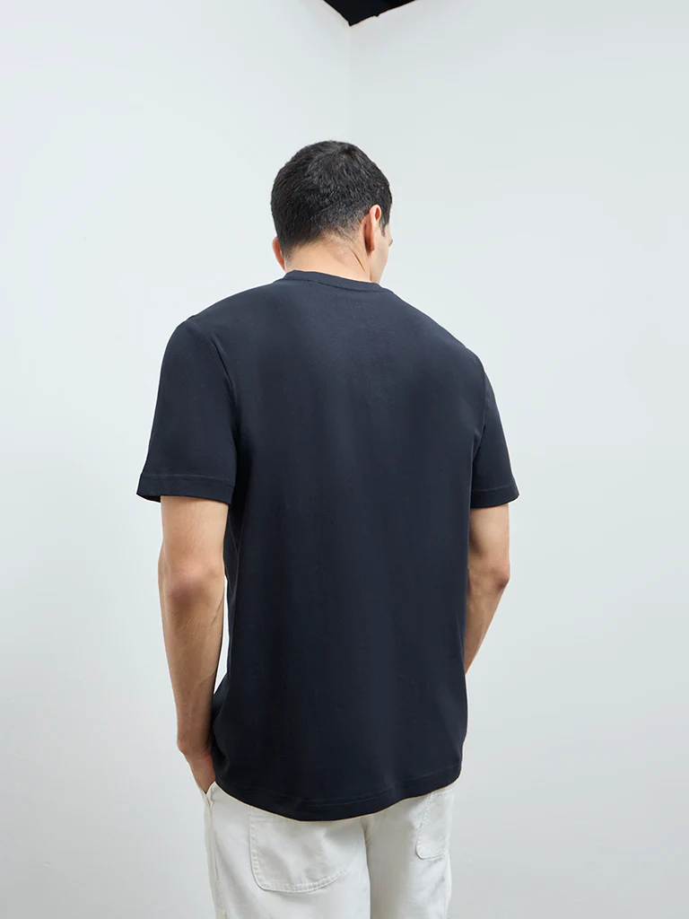 WES Casuals Black Solid Slim-Fit Cotton T-Shirt - Image 5