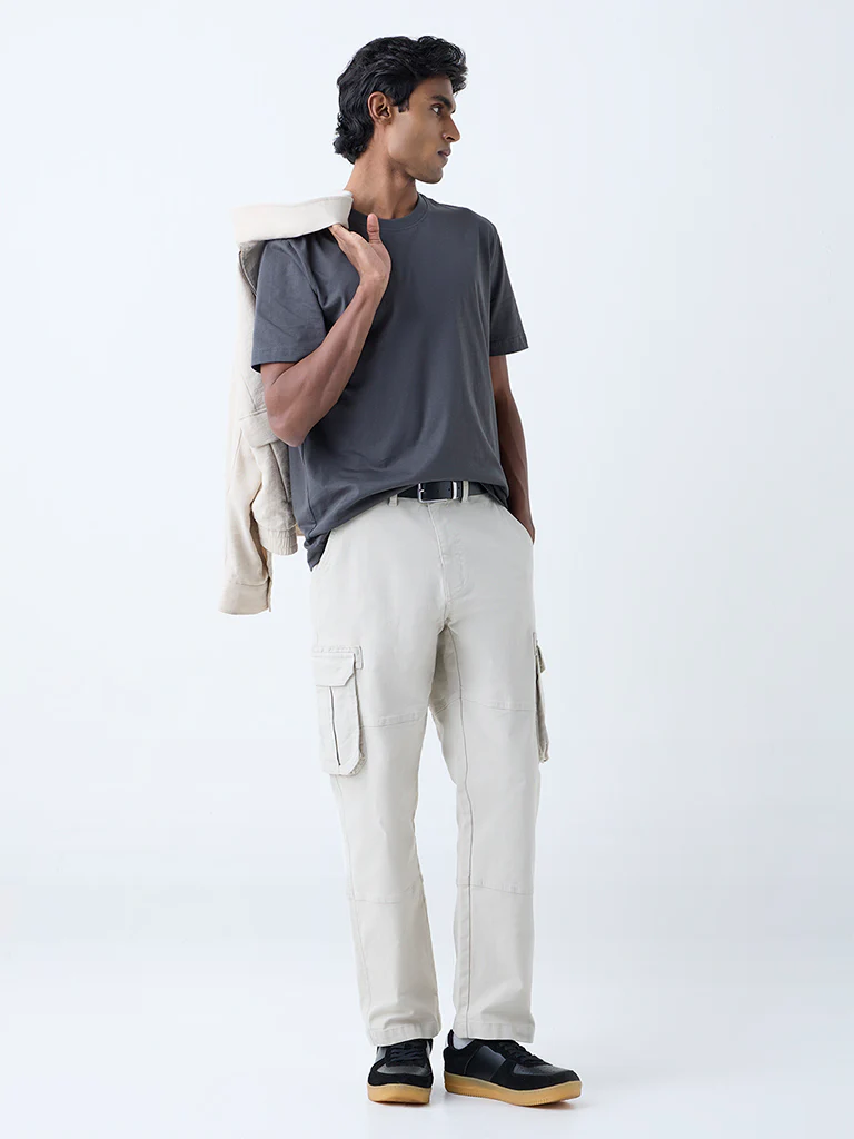 WES Casuals Charcoal Solid Slim-Fit Cotton T-Shirt - Image 3