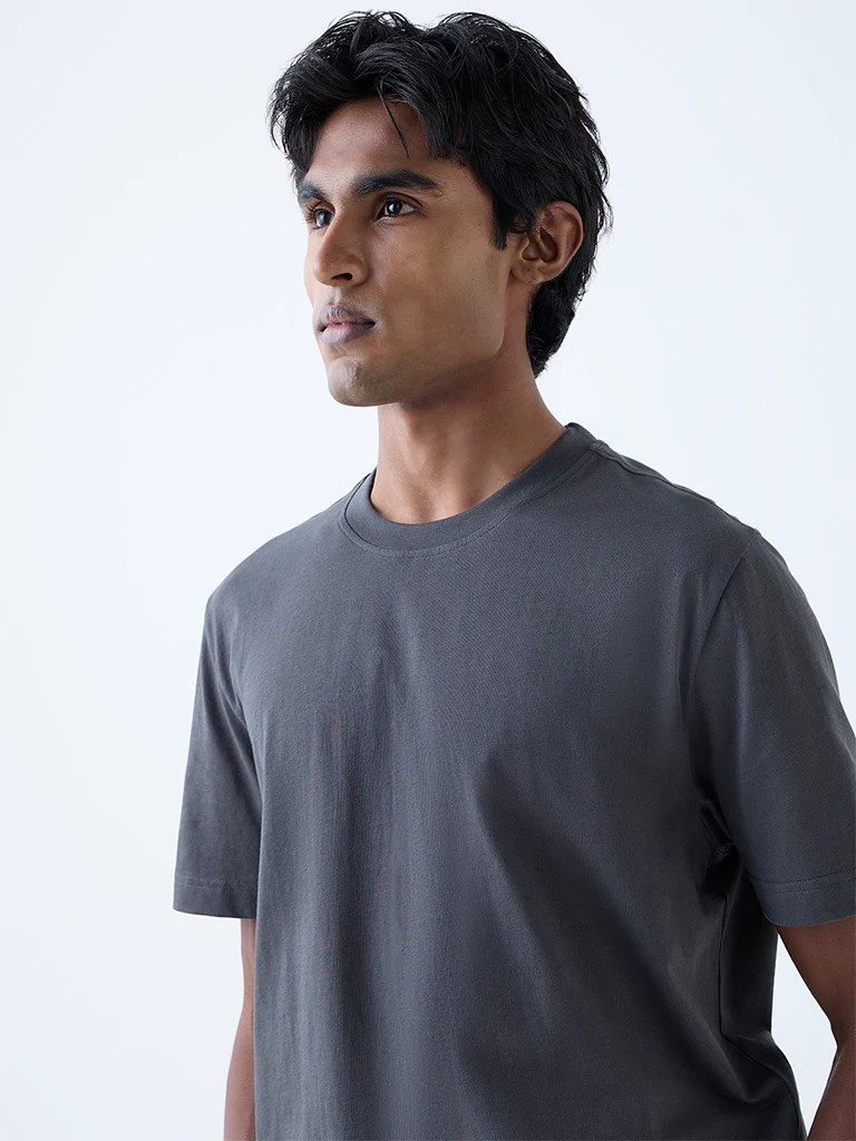 WES Casuals Charcoal Solid Slim-Fit Cotton T-Shirt - Image 4