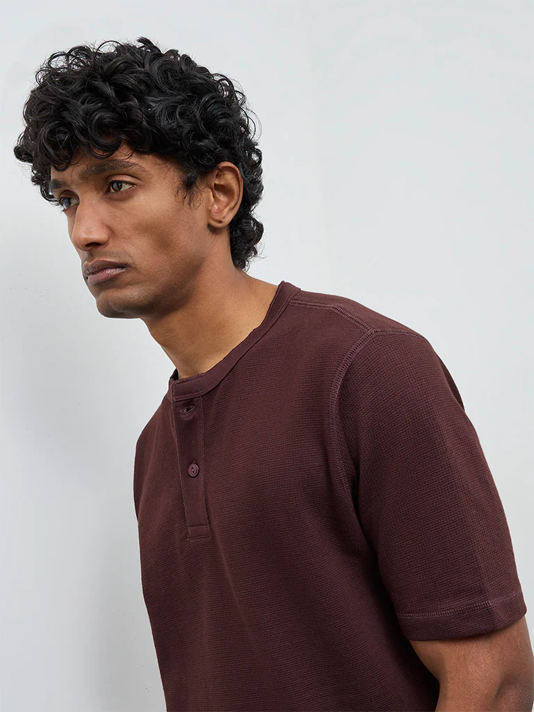 WES Casuals Dark Brown Textured Relaxed Fit Cotton-Blend T-Shirt - Image 4
