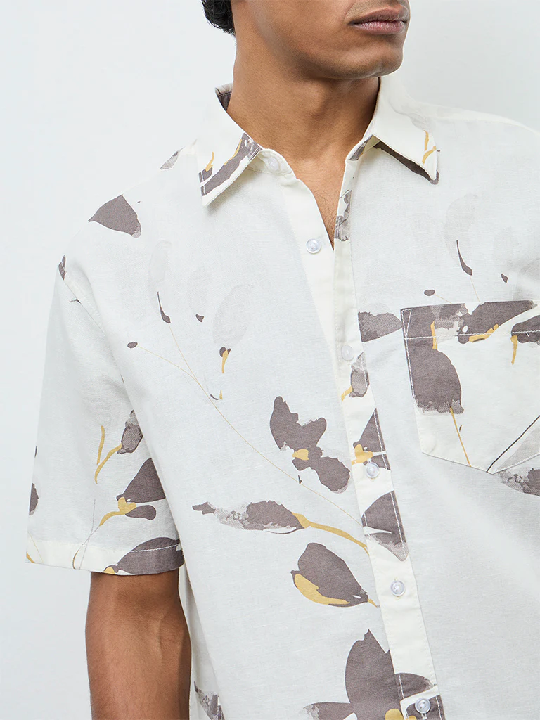 WES Casuals Off-White Printed Relaxed Fit Cotton-Blend Shirt - Image 3