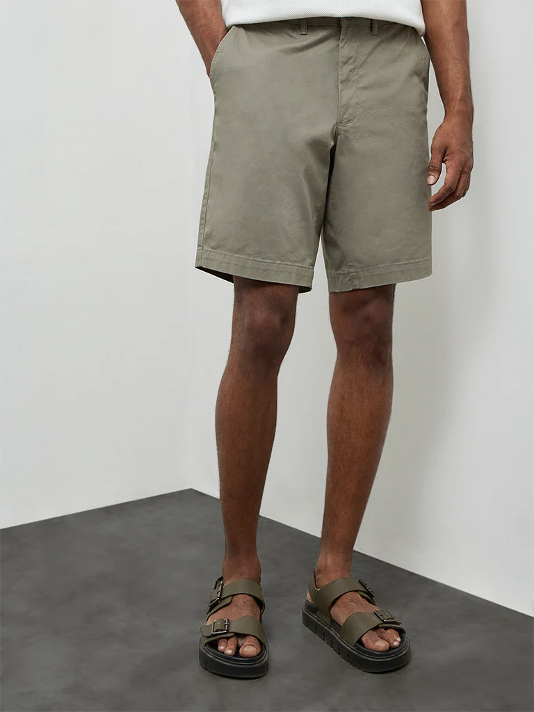 WES Casuals Olive Relaxed-Fit Mid-Rise Cotton-Blend Shorts - Image 3