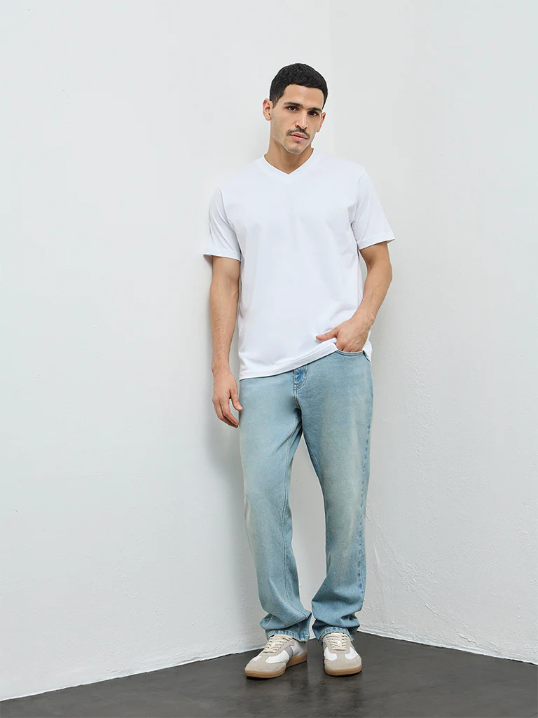 WES Casuals White Solid Slim-Fit Cotton T-Shirt - Image 3