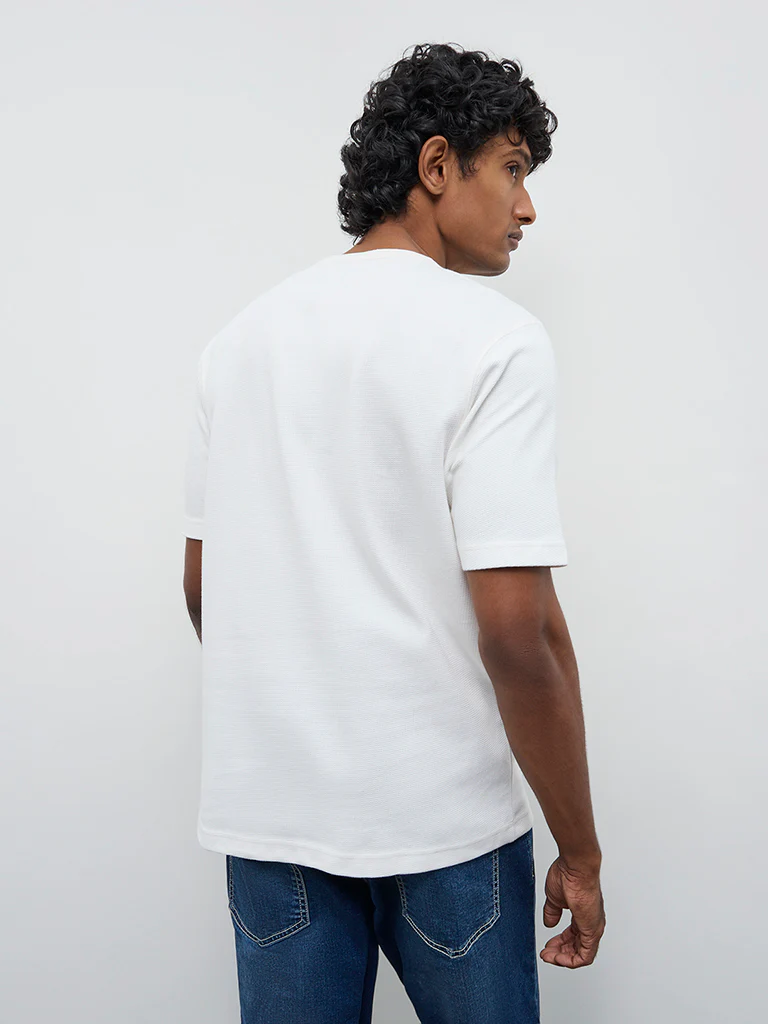 WES Casuals White Textured Relaxed Fit Cotton-Blend T-Shirt - Image 5