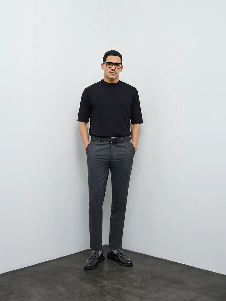 WES Formals Black Solid Slim-Fit T-Shirt - Image 3