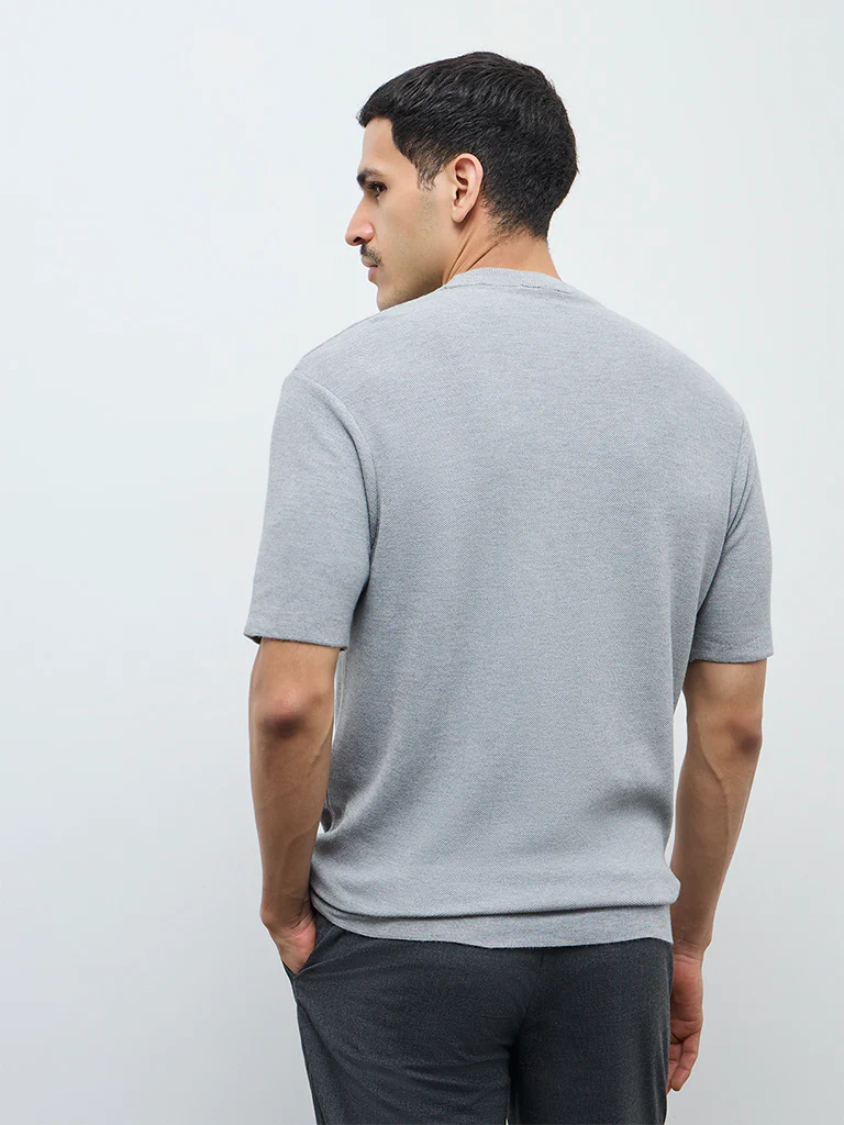 WES Formals Grey Solid Slim-Fit T-Shirt - Image 4