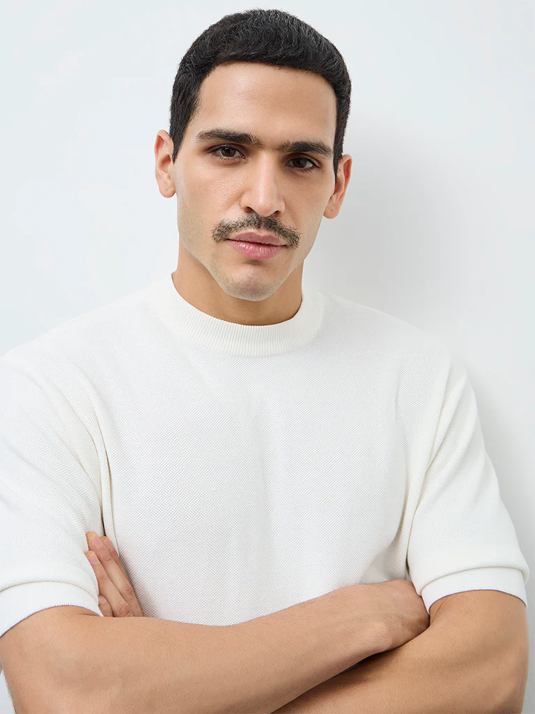 WES Formals Off-White Solid Slim-Fit T-Shirt - Image 4