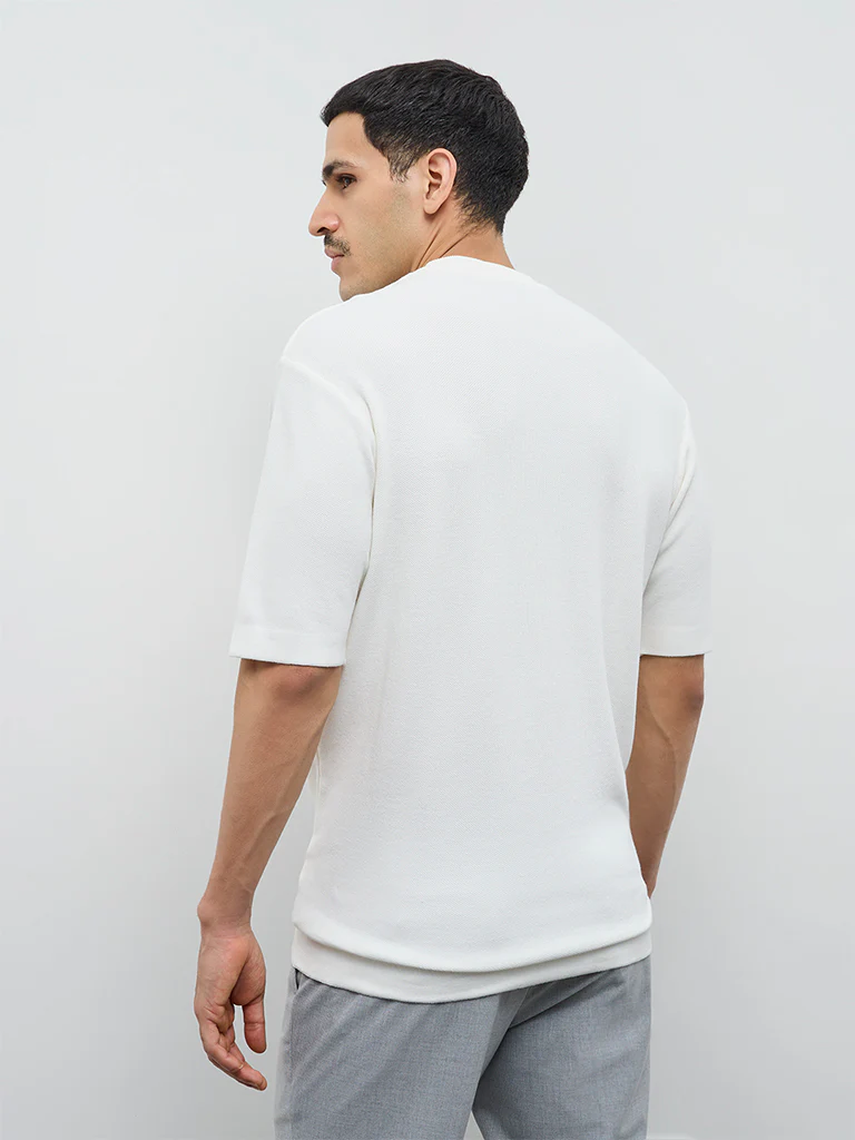 WES Formals Off-White Solid Slim-Fit T-Shirt - Image 5