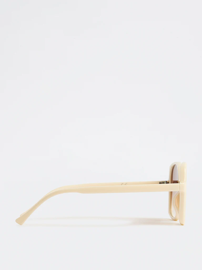Westside Accessories Cream Oversized Sunglasses with Pouch - Image 3