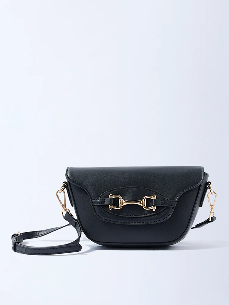 Westside Black Hardware-Detailed Sling Bag