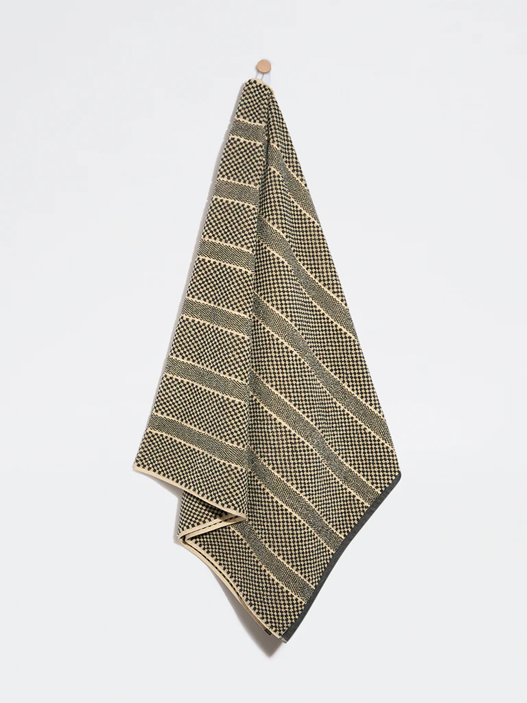 Westside Home Black Popcorn Textured Bath Towel