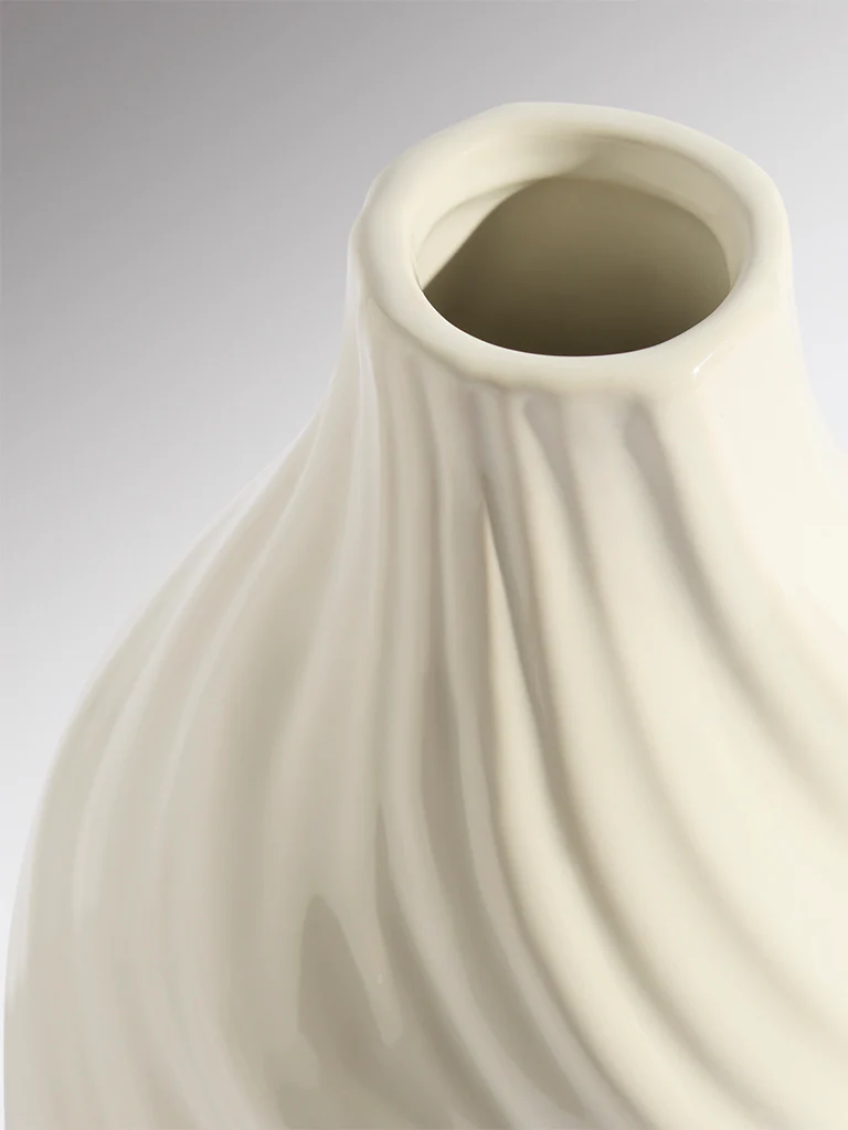 Westside Home Cream Ceramic Twist Vase - Image 3