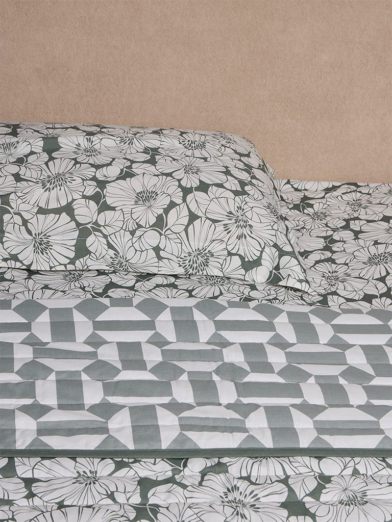 Westside Home Sage Floral Reversible Queen Bed Comforter