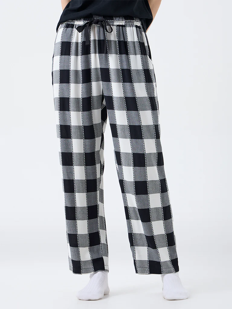 Wunderlove Black Checkered High-Rise Pants - Image 2