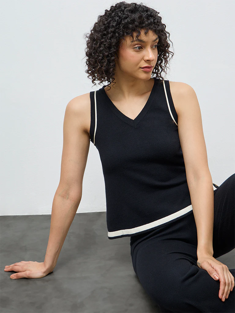 Wunderlove Black Contrast Detailed Top