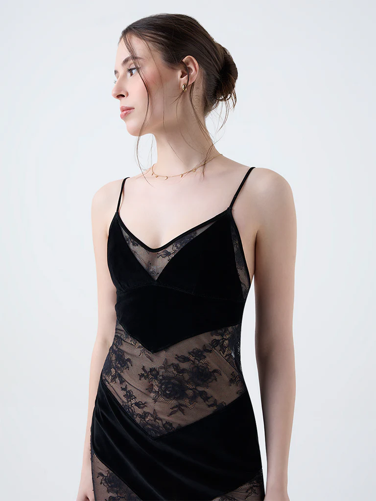 Wunderlove Black Floral Lace Detailed Slip Dress - Image 3