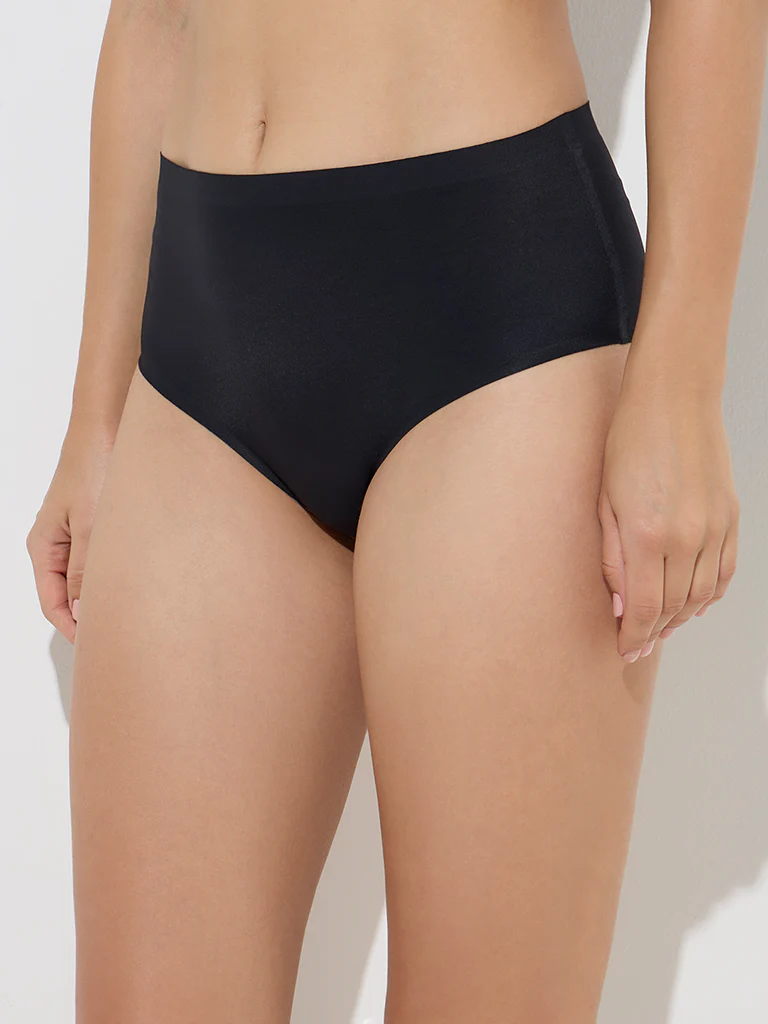 Wunderlove Black Invisible Full Briefs - Image 4