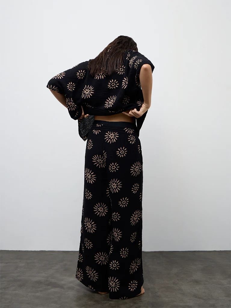Wunderlove Black Printed Crinkle-Textured High-Rise Cotton Beach Pants - Image 4