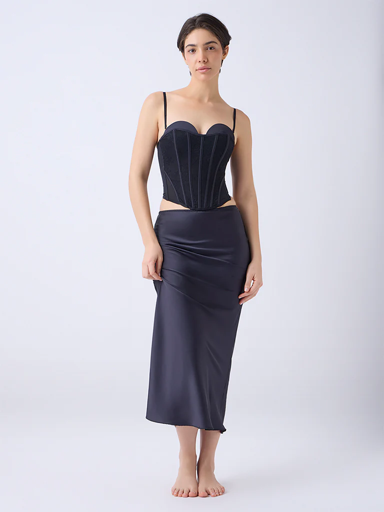 Wunderlove Black Solid High-Rise Satin Skirt