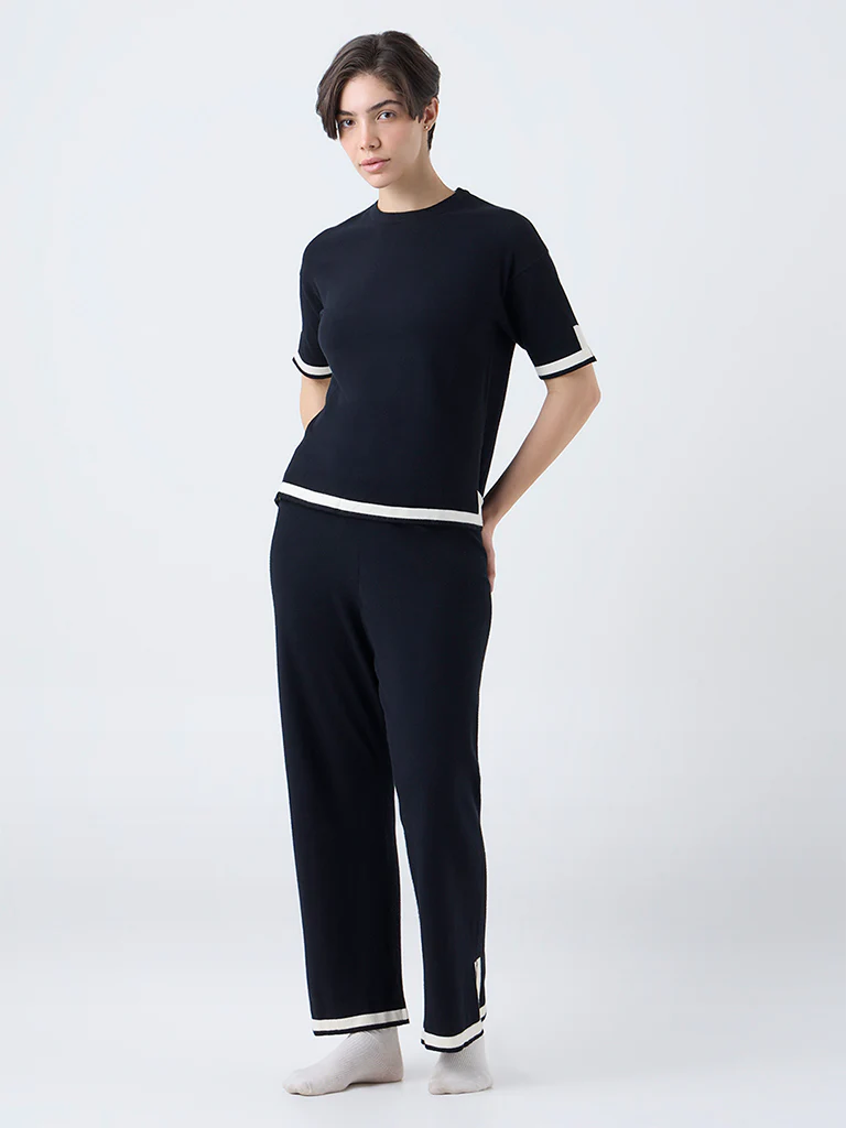 Wunderlove Black Solid Top