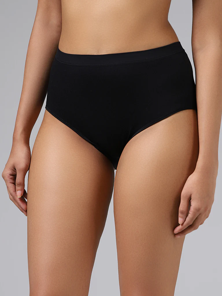 Wunderlove Solid Black Seamless Full Briefs - Image 5