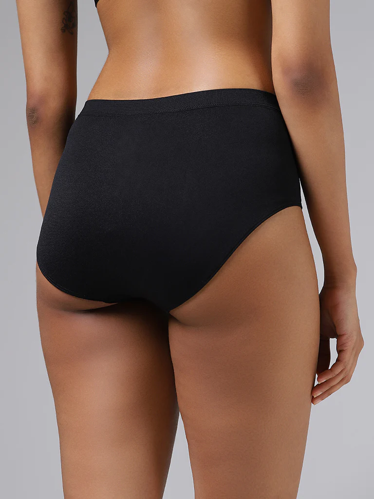 Wunderlove Solid Black Seamless Full Briefs - Image 6