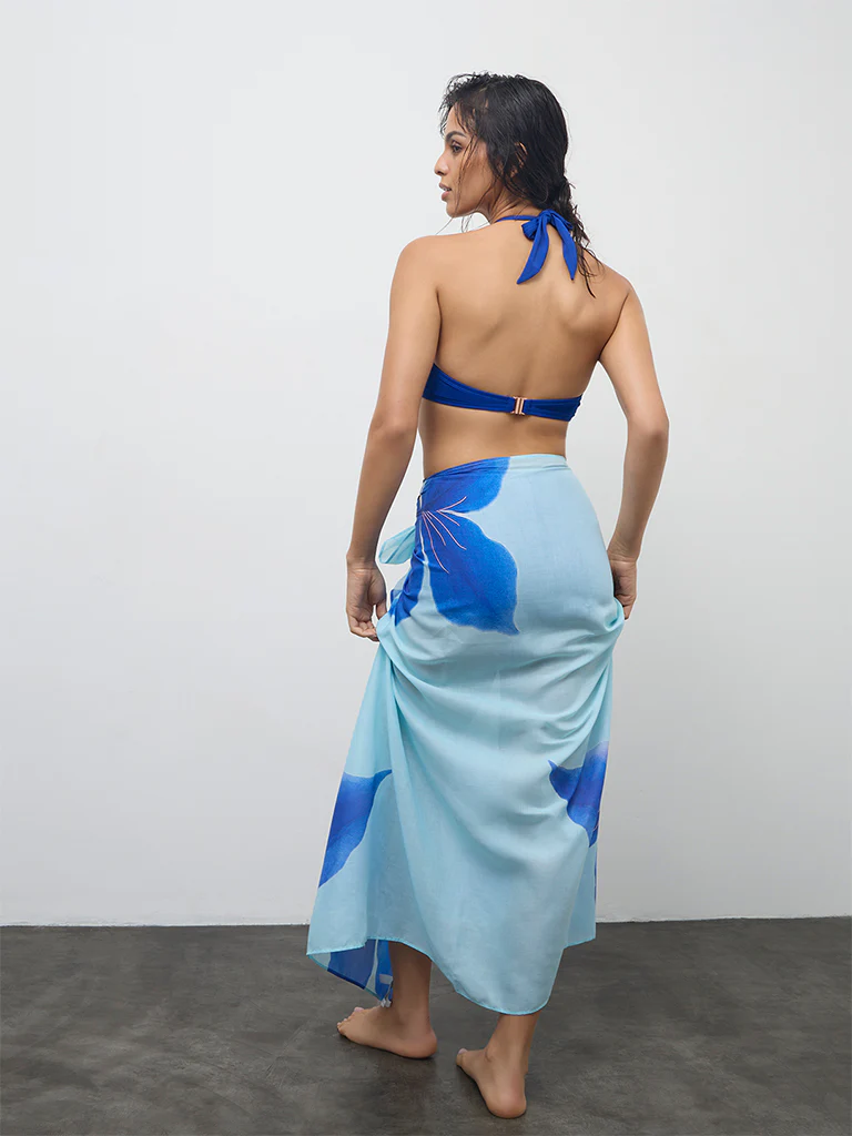 Wunderlove Swimwear Blue Floral Printed Sarong In A Bag - Image 4