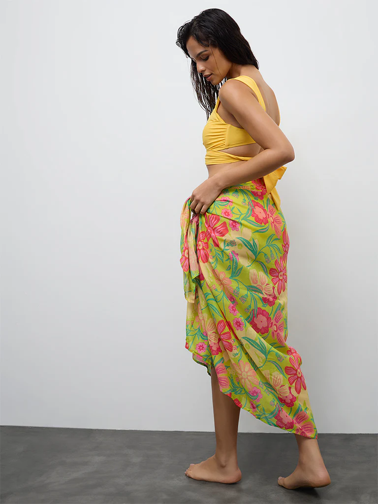 Wunderlove Swimwear Lime Floral Pattern Sarong In A Bag - Image 4