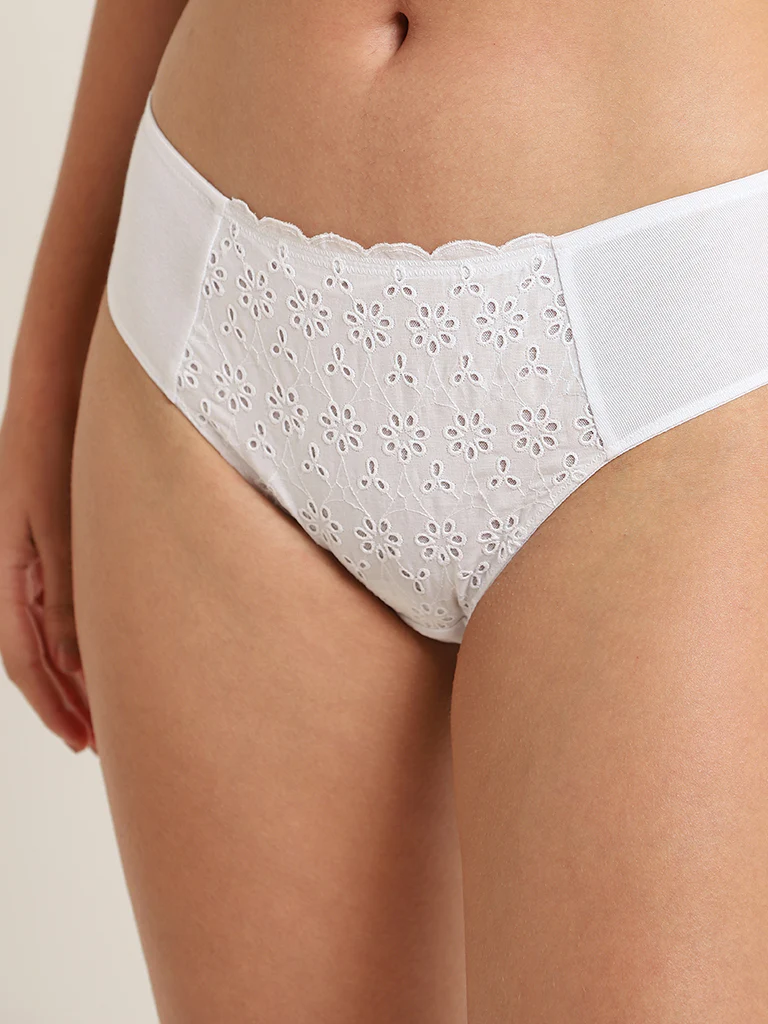 Wunderlove White Broiderie Cotton-Blend High-Leg Briefs - Image 3