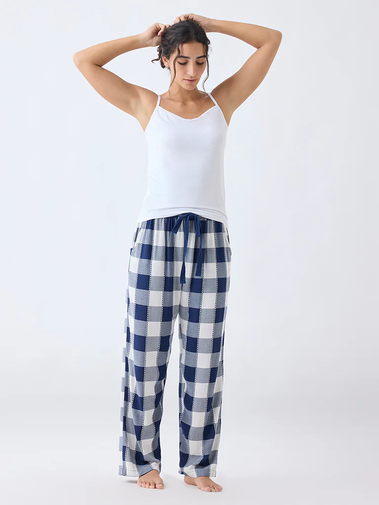 Wunderlove White Square Neck Seam-Free Camisole - Image 2
