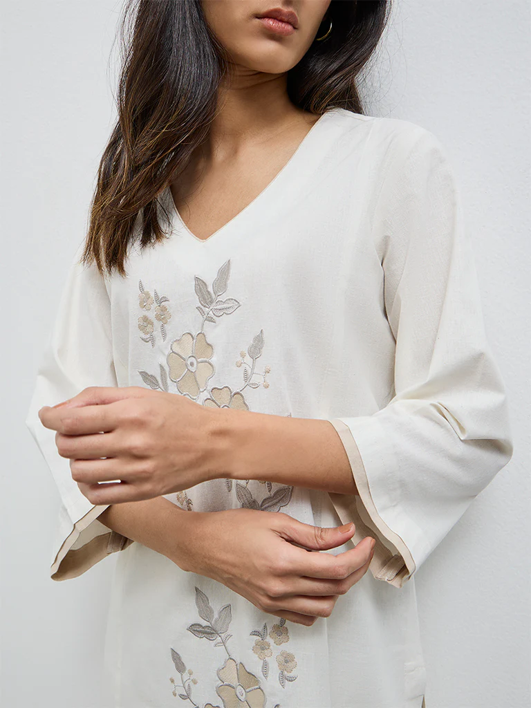 Zuba Off-White Floral Embroidered Cotton-Blend A-Line Kurta - Image 3